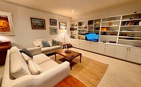 3 Bdrm 2 Bthrm House Close To Canberra Cbd & Anu