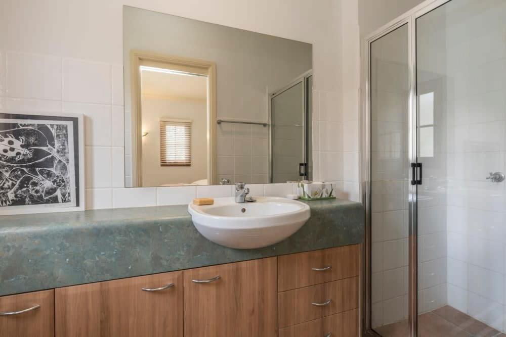3 Bdrm 2 Bthrm House Close To Canberra Cbd & Anu Exterior photo