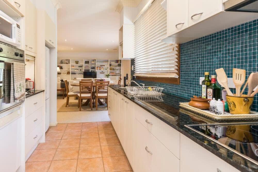 3 Bdrm 2 Bthrm House Close To Canberra Cbd & Anu Exterior photo