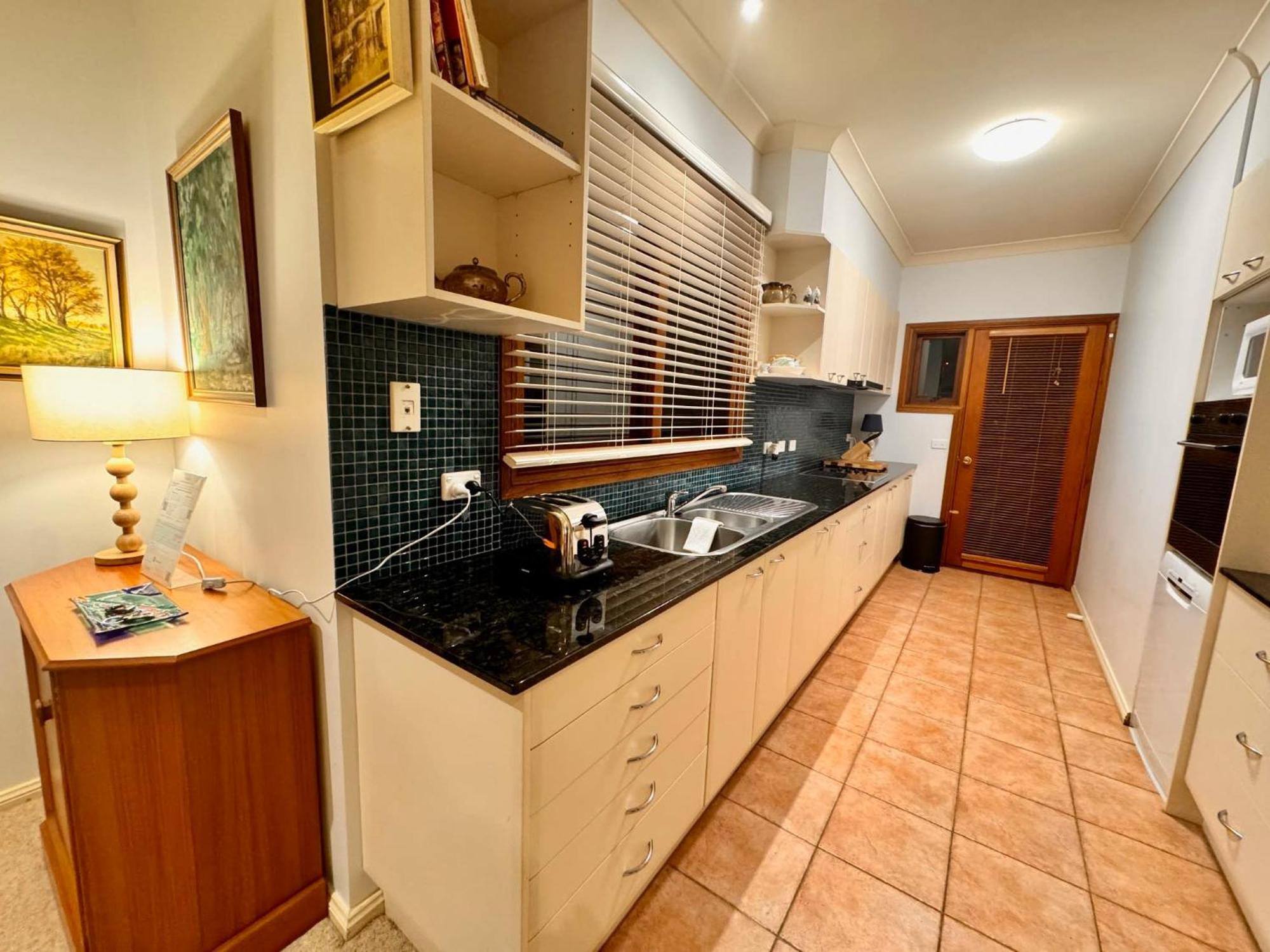 3 Bdrm 2 Bthrm House Close To Canberra Cbd & Anu Exterior photo